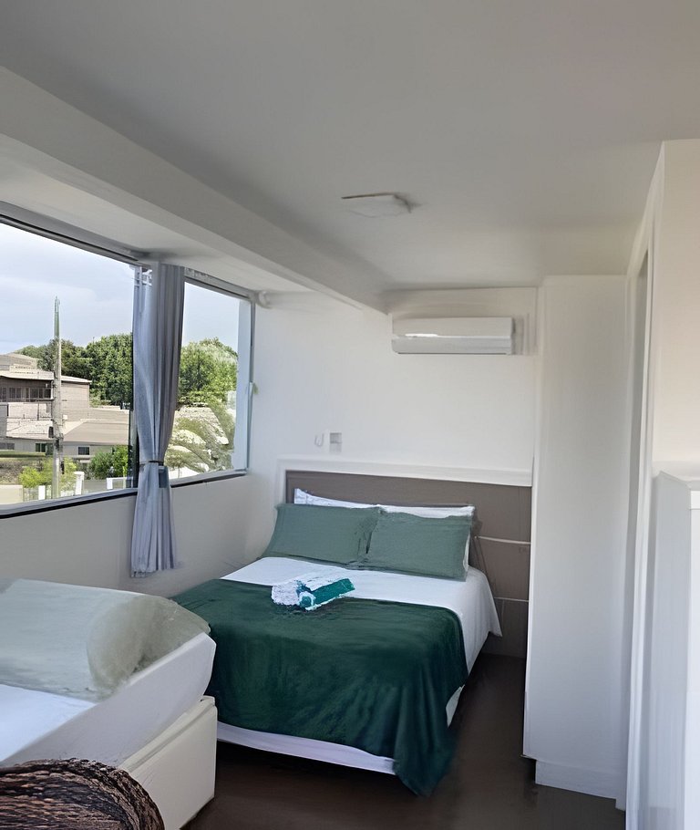 Studio com vista para a piscina | Ar e Cozinha