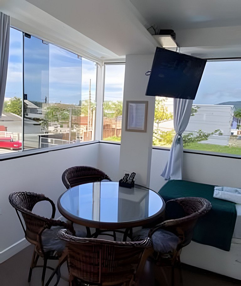 Studio com vista para a piscina | Ar e Cozinha