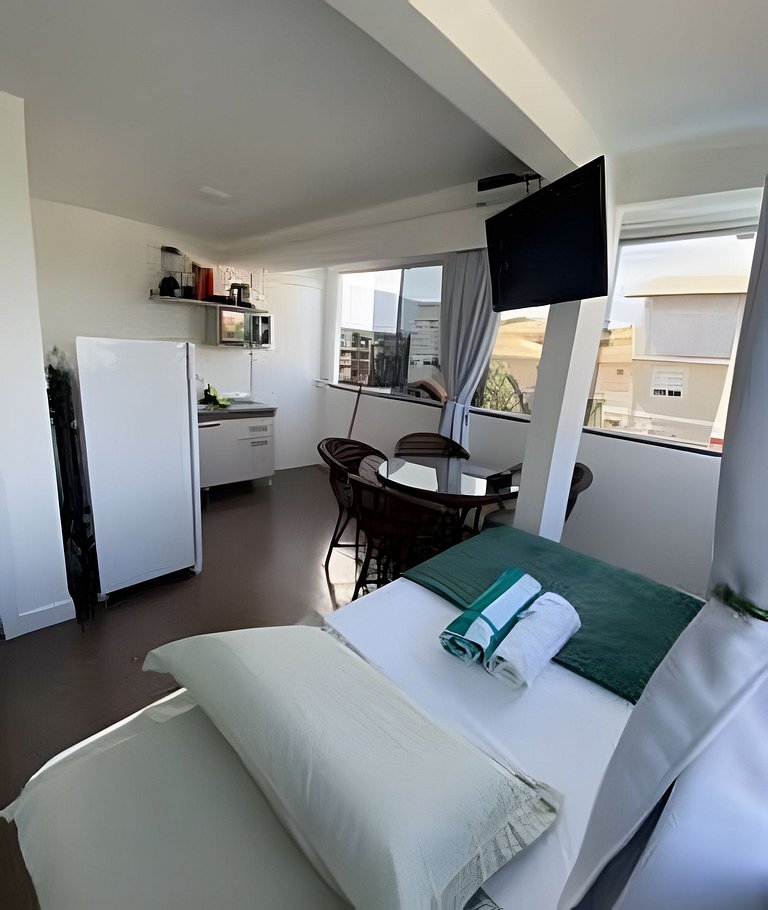 Studio com vista para a piscina | Ar e Cozinha
