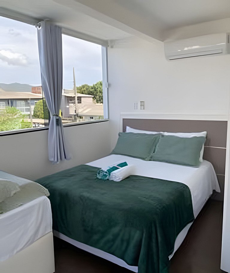 Studio com vista para a piscina | Ar e Cozinha