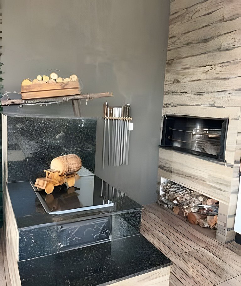 Apartamento com 2 quartos, piscina e churrasqueira