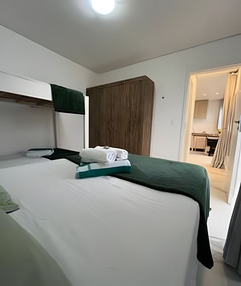 Apartamento confortável com varanda espaçosa