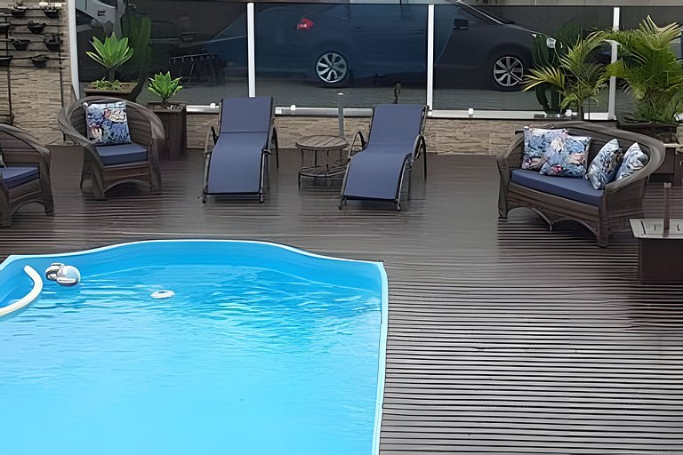 Apartamento confortável com varanda espaçosa