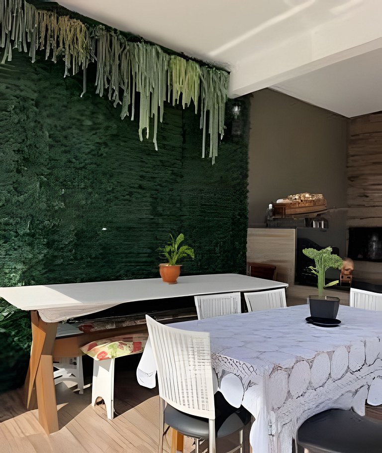 Apartamento confortável com varanda espaçosa