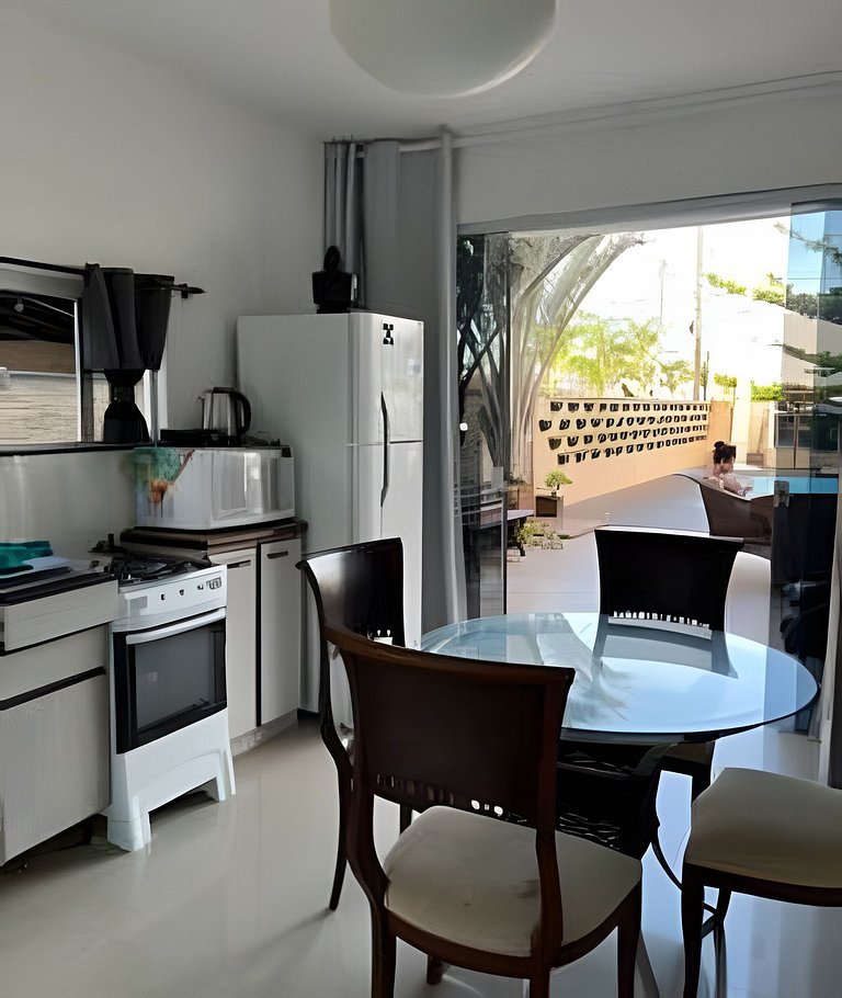Apartamento no térreo com vista para a piscina