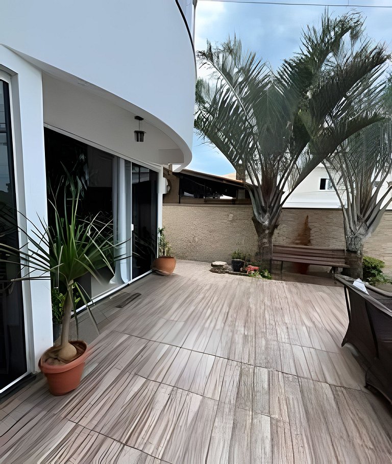 Apartamento no térreo com vista para a piscina