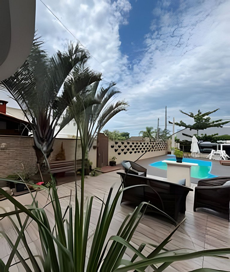 Apartamento no térreo com vista para a piscina