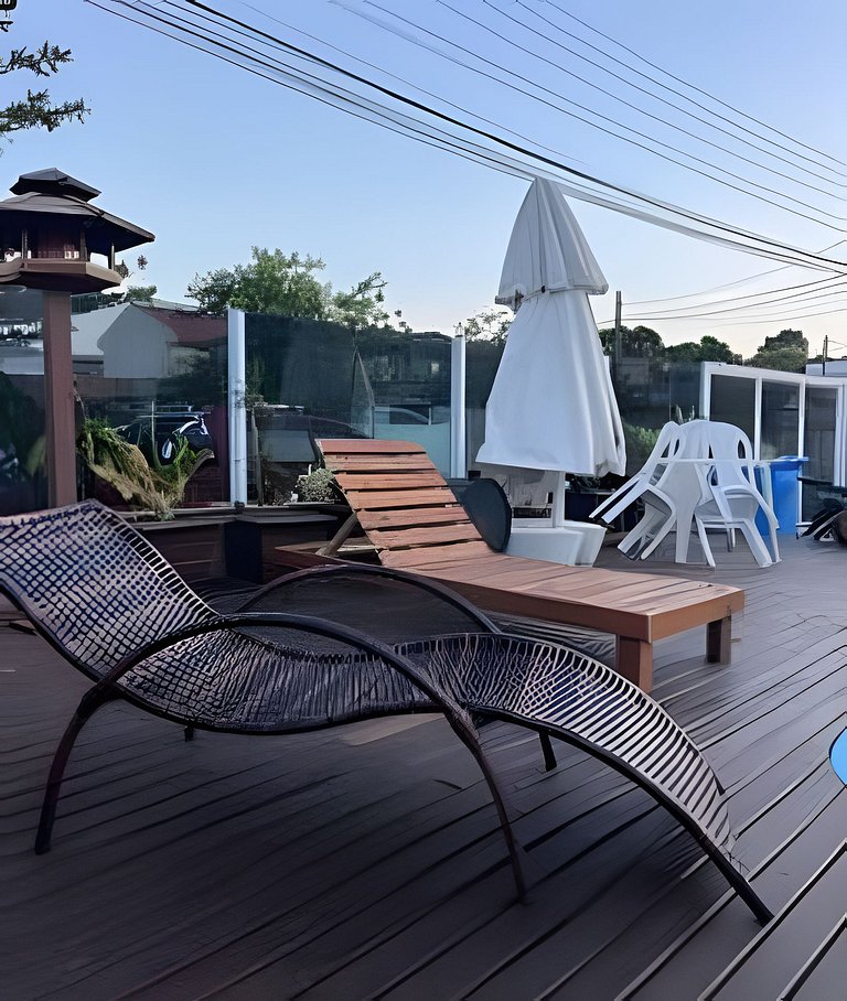 Apartamento no térreo com vista para a piscina