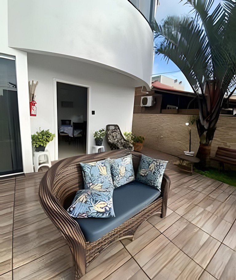 Apartamento no térreo com vista para a piscina