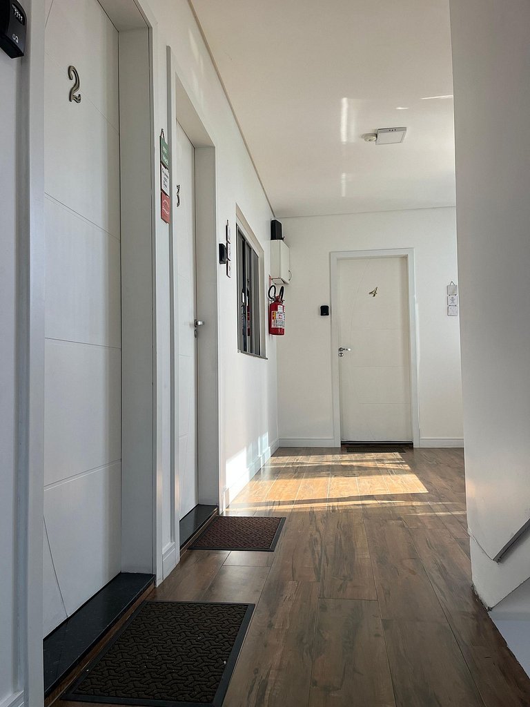 Studio com vista para a piscina | Ar e Cozinha
