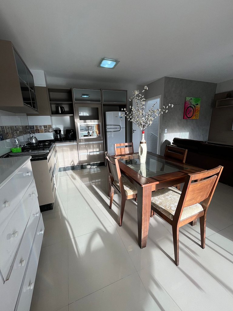 Apartamento amplo com churrasqueira nos Ingleses
