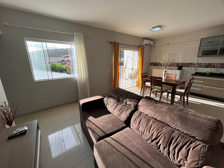 Apartamento amplo com churrasqueira nos Ingleses