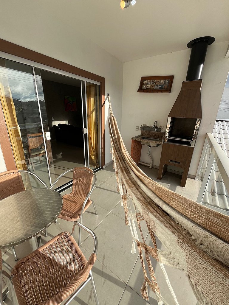 Apartamento amplo com churrasqueira nos Ingleses