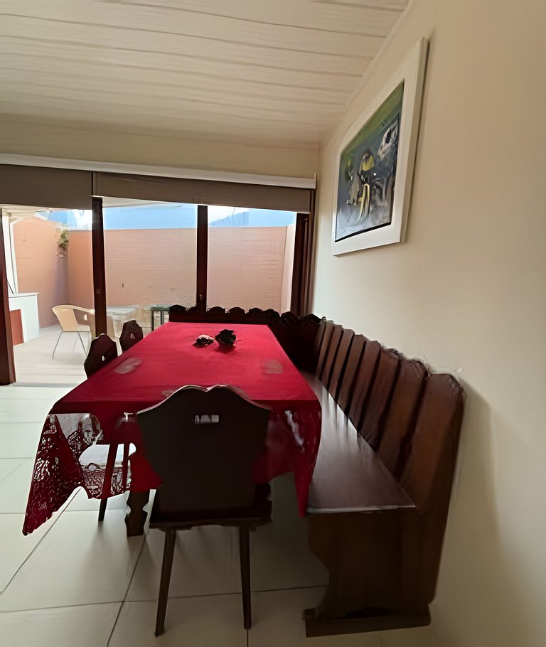 Sobrado à 300m da praia e do centro dos Ingleses