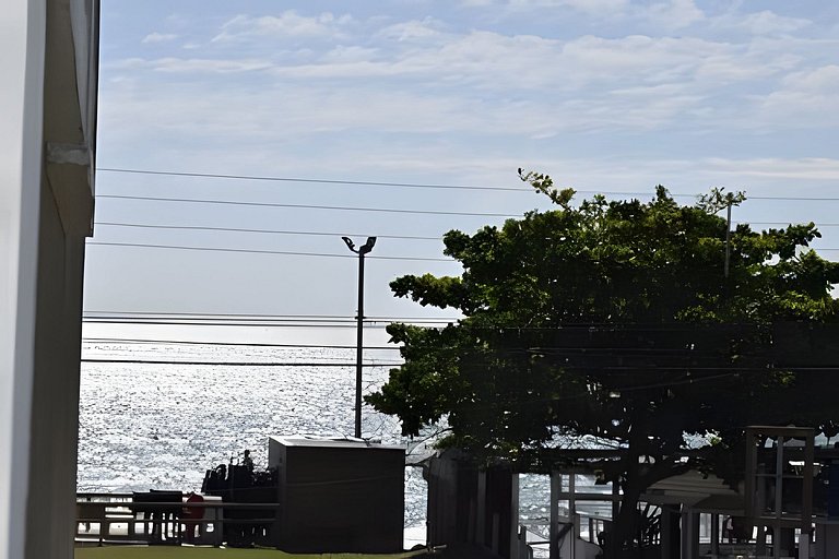 Suíte ampla com vista para praia e café da manhã!