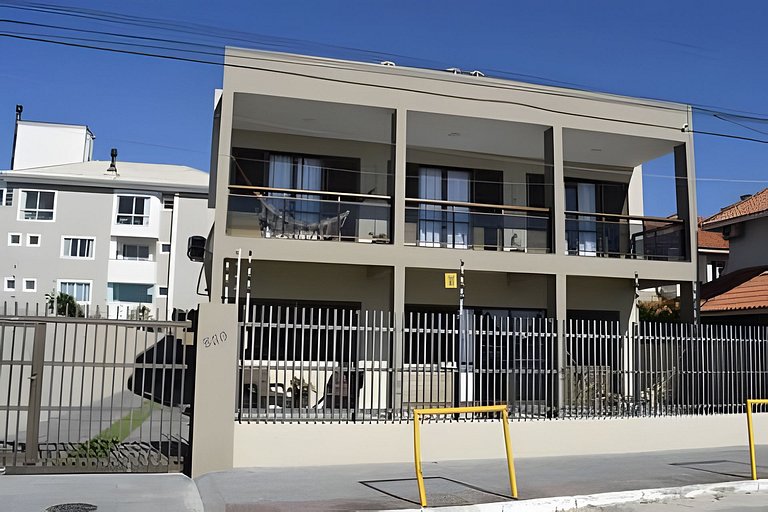 Suíte ampla com vista para praia e café da manhã!