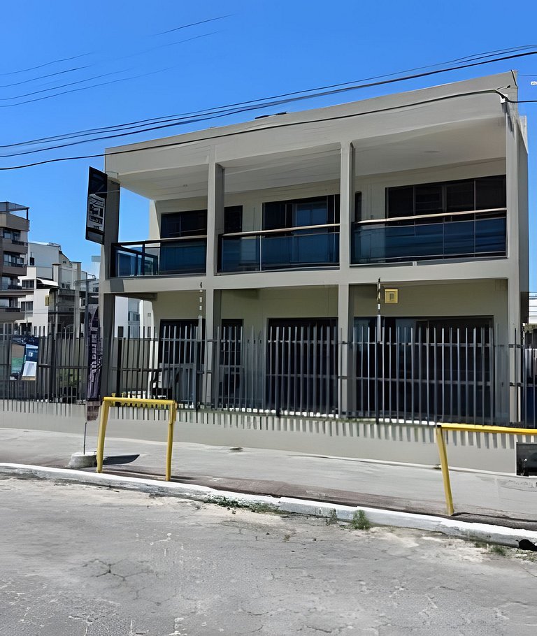 Suíte ampla com vista para praia e café da manhã!