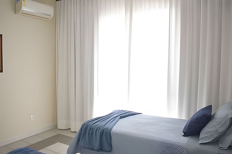 Quarto Masculino, café da manhã e à 60m da Praia
