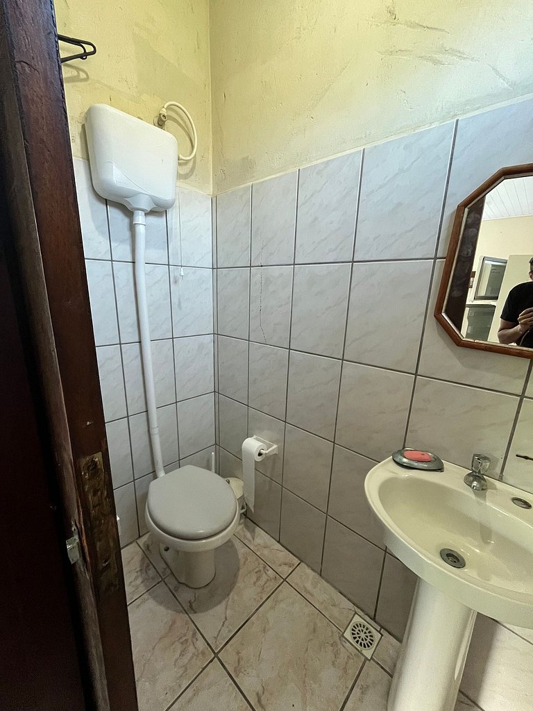 Apto de 01 dormitório, à 2 quadras da praia de Canas